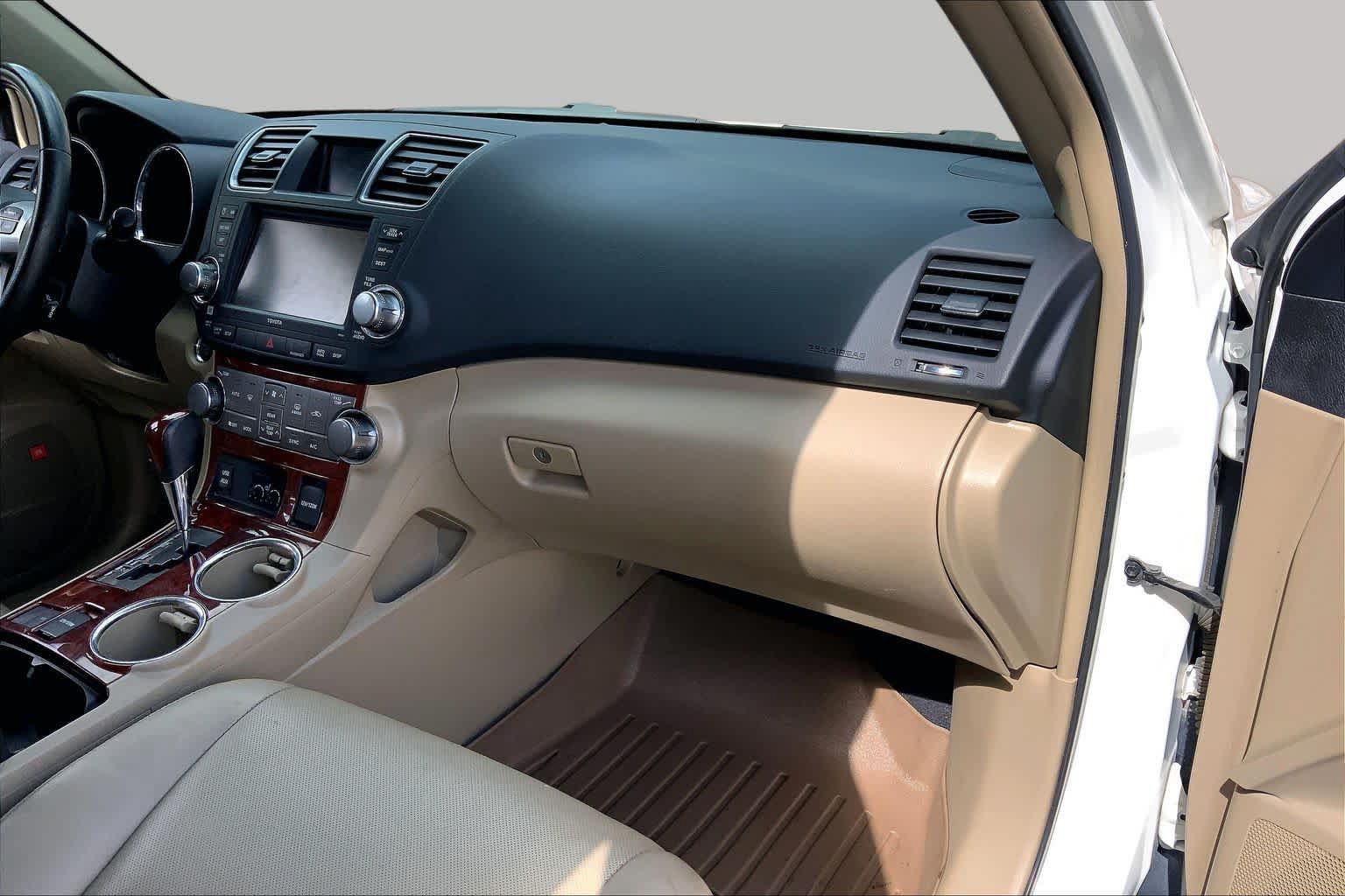 Used 2012 Toyota Highlander Limited w/ Tow Pkg FWD image 19