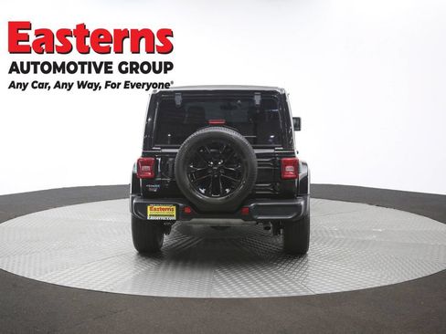 Used 2022 Jeep Wrangler Unlimited Sahara w/ Cold Weather Group AWD/4WD image 38