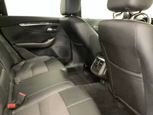 Used 2019 Chevrolet Impala LT FWD image 33