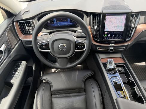 Certified 2023 Volvo XC60 B5 Ultimate w/ Climate Package FWD image 15