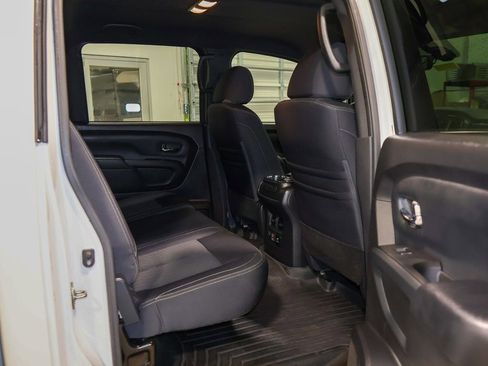 Used 2019 Nissan Titan SV w/ SV Convenience Package image 29