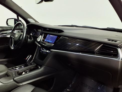 Certified 2022 Cadillac XT6 Premium Luxury FWD image 9