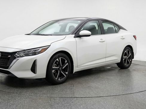 Used 2025 Nissan Sentra SV FWD image 2