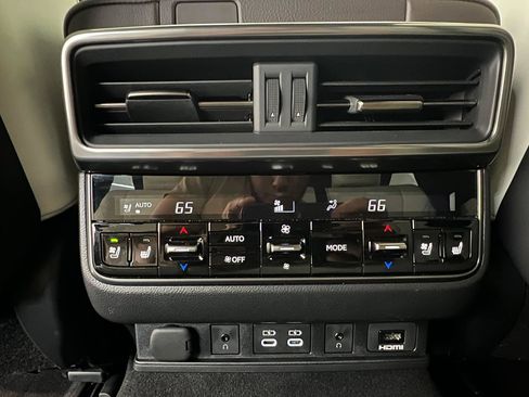 Used 2022 Lexus LX 600 4WD w/ Appearance Package image 28