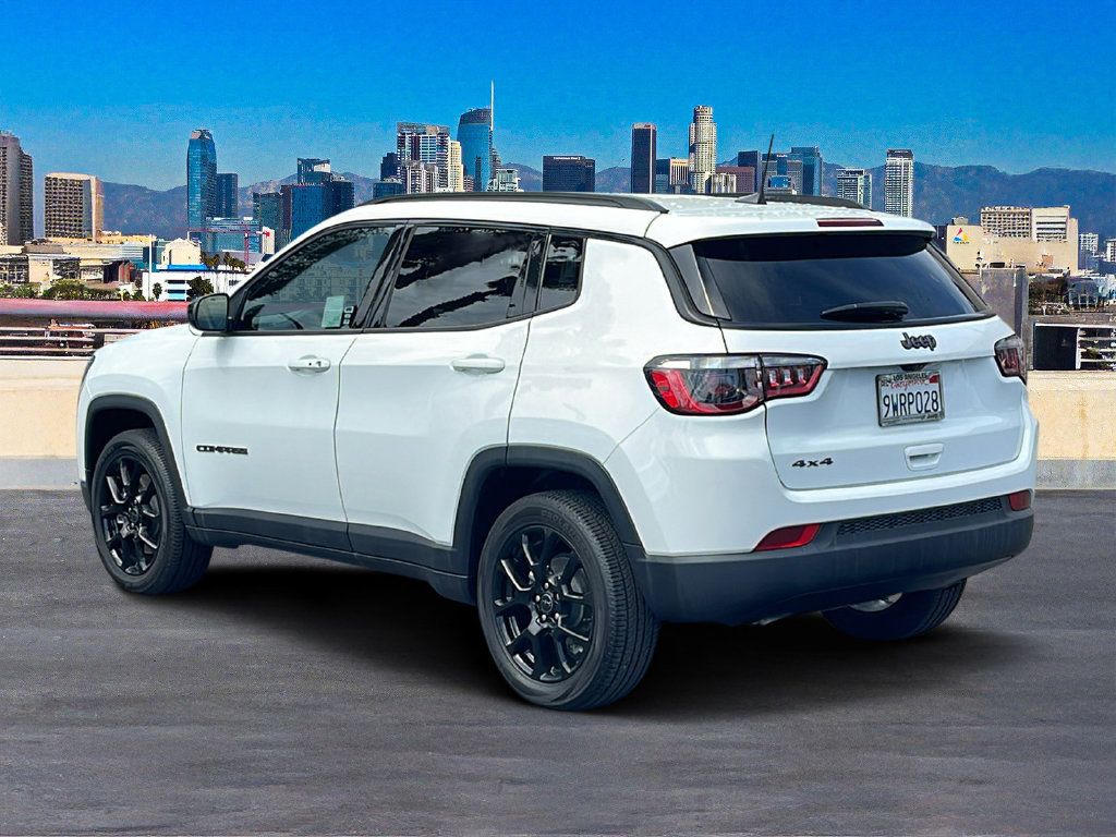 Used 2026 Jeep Compass Latitude AWD/4WD image 3