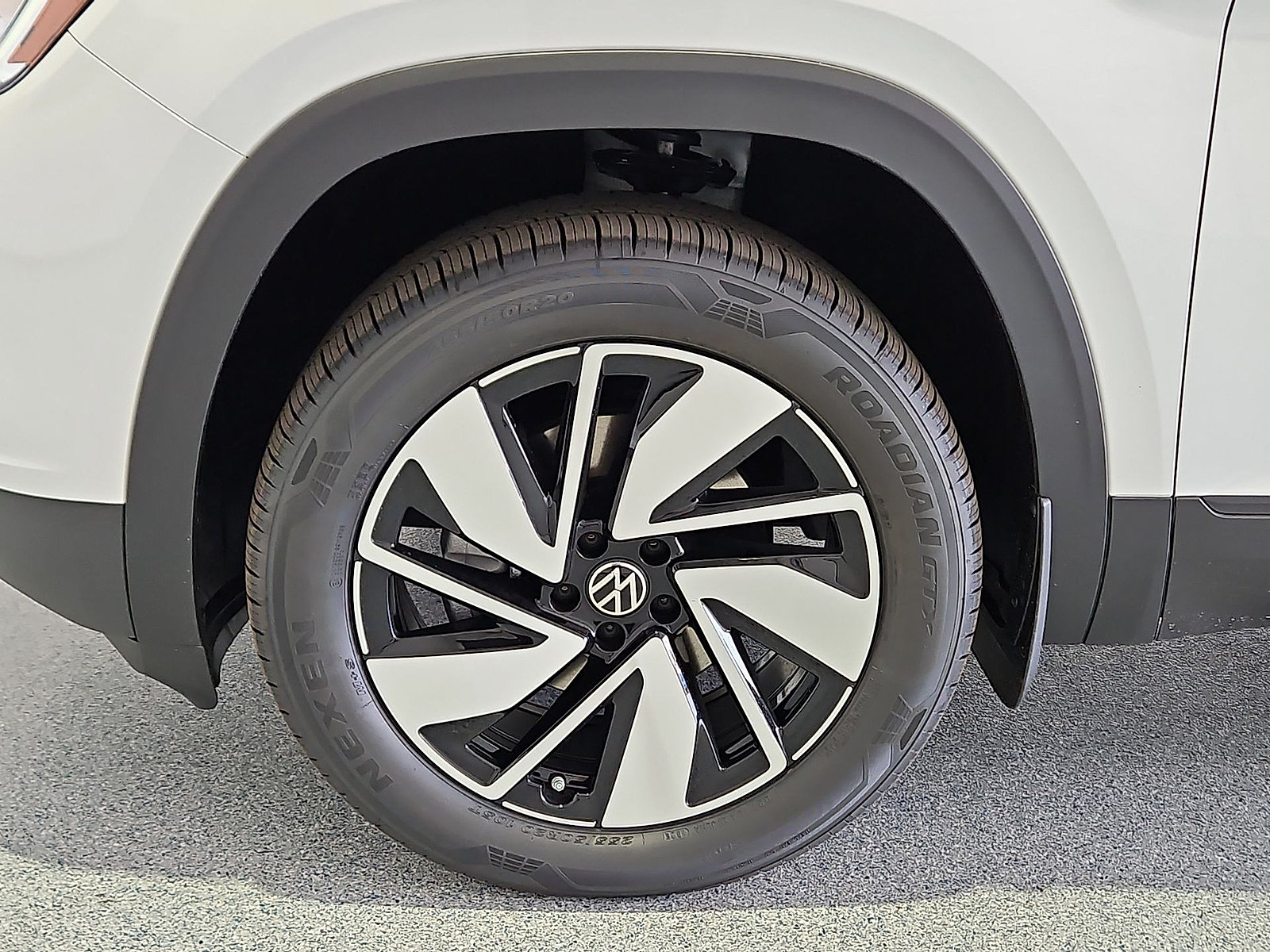 New 2026 Volkswagen Atlas SE FWD image 12