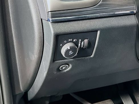 Used 2020 Jeep Grand Cherokee Limited w/ Luxury Group II AWD/4WD image 10