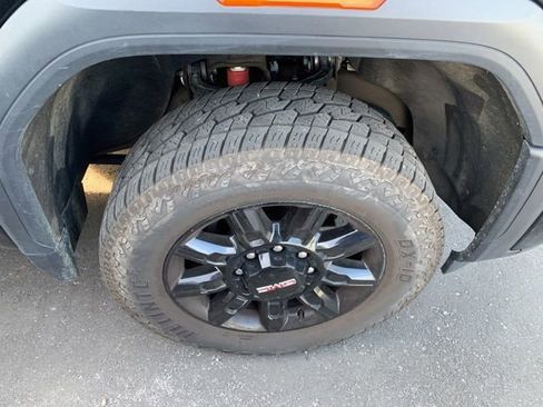 Used 2024 GMC Sierra 3500 AT4 w/ AT4 Preferred Package AWD/4WD image 8