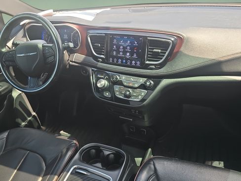 Used 2020 Chrysler Pacifica Limited FWD image 11