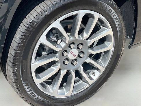 Used 2022 GMC Acadia Denali w/ Denali Ultimate Package image 32