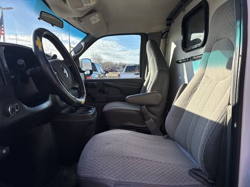 Used 2009 Chevrolet Express 2500 image 19