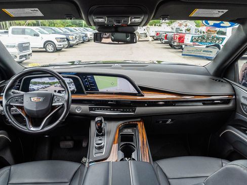Used 2024 Cadillac Escalade Luxury w/ LPO, Floor Liner Package AWD/4WD image 25