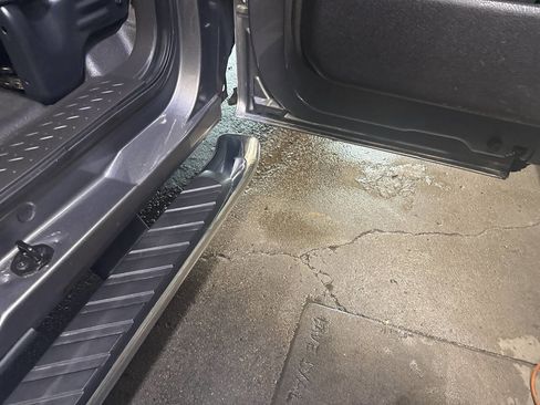 Used 2011 Ford F150 XLT w/ XLT Chrome Pkg image 22