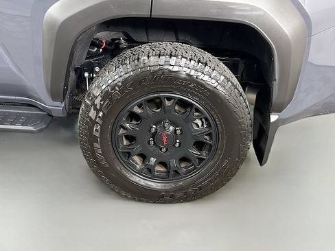 Used 2025 Toyota 4Runner TRD Off-Road Premium AWD/4WD image 38