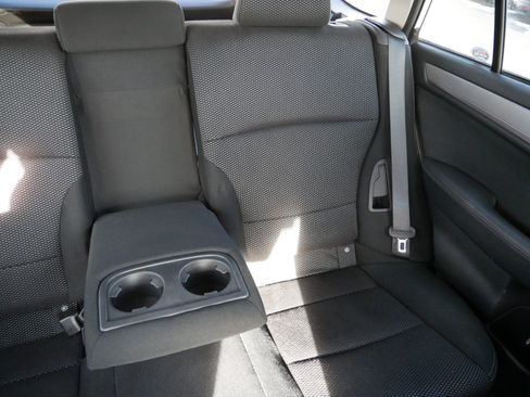 Used 2019 Subaru Outback 2.5i Premium image 14