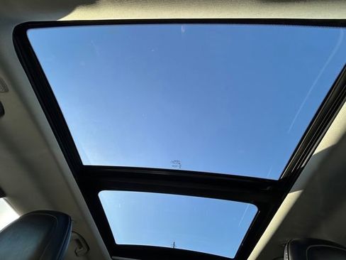 Used 2022 Jeep Cherokee Limited image 32