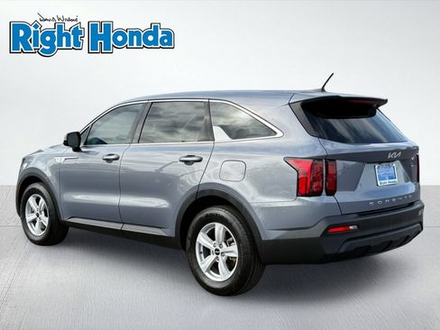 Used 2022 Kia Sorento LX FWD image 4