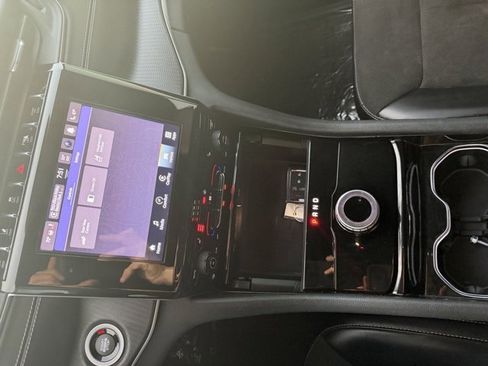 Used 2023 Jeep Grand Cherokee L Laredo image 31