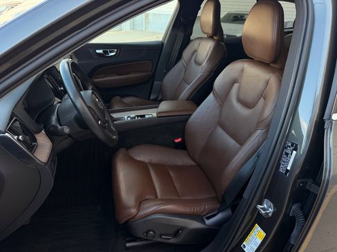 Used 2019 Volvo XC60 T5 Momentum w/ Premium Package FWD image 10