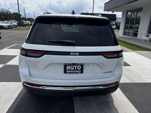 Used 2025 Jeep Grand Cherokee Limited RWD image 4