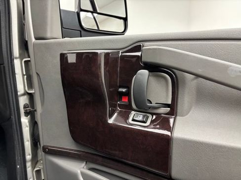 Used 2019 Chevrolet Express 2500 RWD image 22