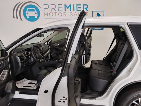 Used 2025 Nissan Rogue Platinum w/ Tech Package image 5