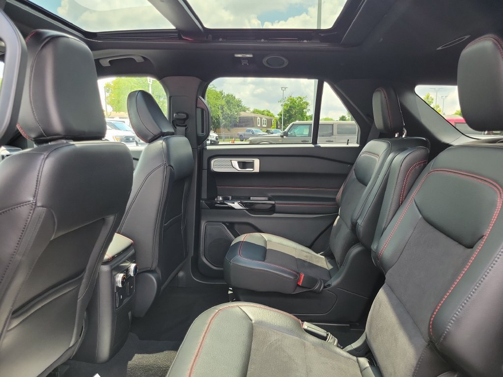 Certified 2024 Ford Explorer ST-Line w/ Class IV Trailer Tow Package AWD/4WD image 14