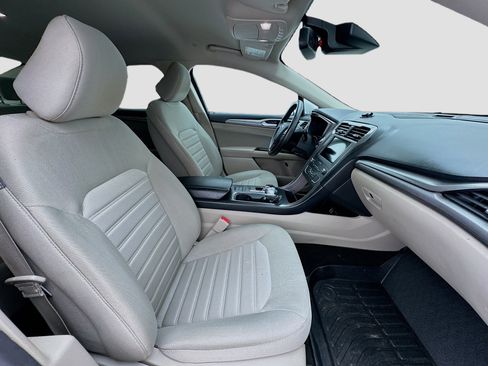 Used 2020 Ford Fusion SE image 15