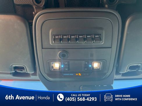 Used 2023 Ford Bronco Badlands w/ Sasquatch Package AWD/4WD image 39