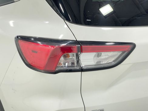 Used 2020 Ford Escape SE image 33