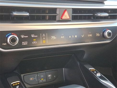 Used 2025 Kia Sorento S w/ Panoramic Sunroof Package image 17