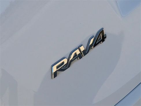 Used 2016 Toyota RAV4 XLE image 9