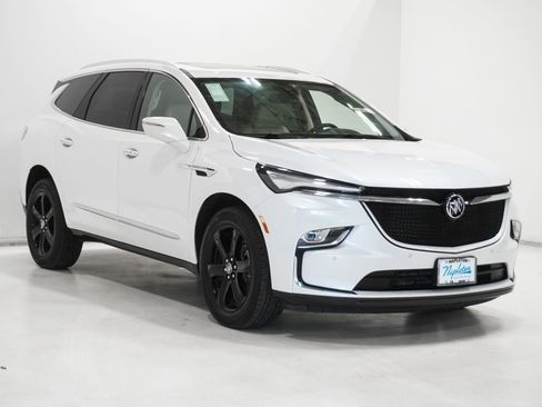 Used 2023 Buick Enclave Essence w/ Experience Buick Package image 4