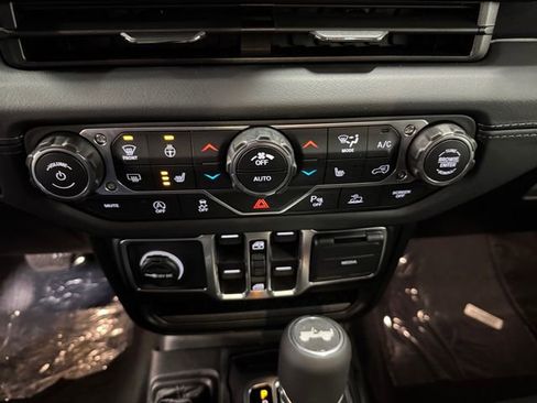 New 2026 Jeep Wrangler Unlimited Sahara AWD/4WD image 3