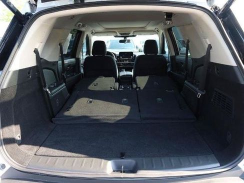 Used 2025 Nissan Pathfinder SV w/ SV Premium Package FWD image 9