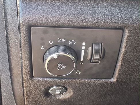 Used 2019 Jeep Grand Cherokee High Altitude RWD image 9