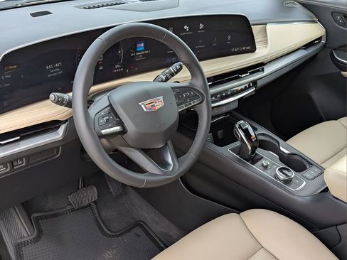 Certified 2024 Cadillac XT4 Premium Luxury image 7