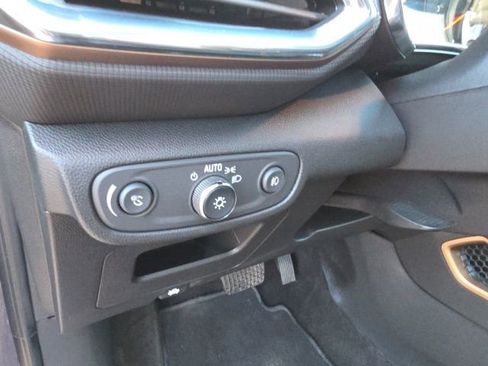 Used 2023 Chevrolet TrailBlazer ACTIV w/ Sun and Liftgate Package image 17