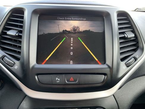 Used 2017 Jeep Cherokee Trailhawk w/ Comfort/Convenience Group image 24