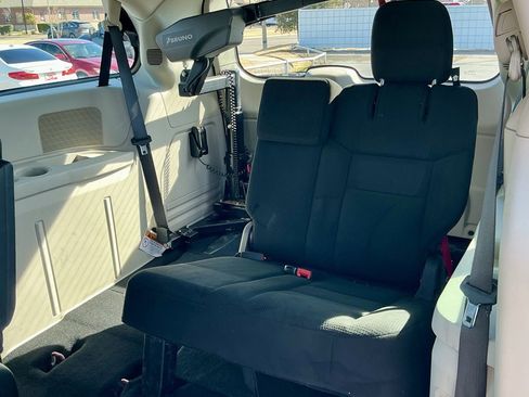 Used 2015 Dodge Grand Caravan American Value Package image 26