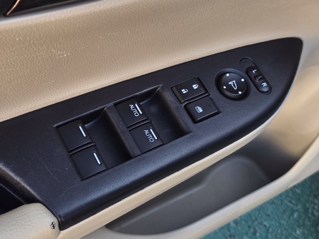 Used 2017 Honda Accord Touring image 12