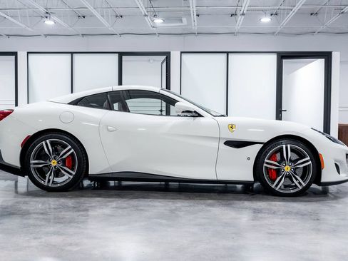 Used 2020 Ferrari Portofino RWD image 2
