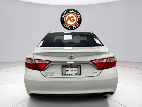 Used 2017 Toyota Camry SE image 6