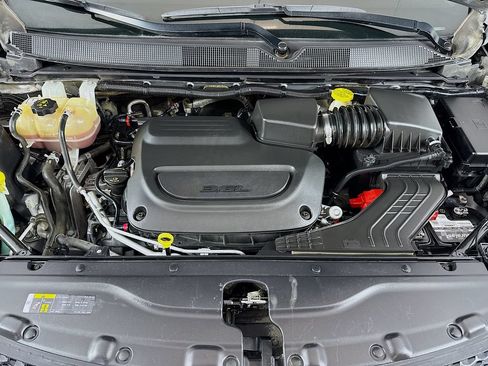 Used 2020 Chrysler Pacifica Limited FWD image 32