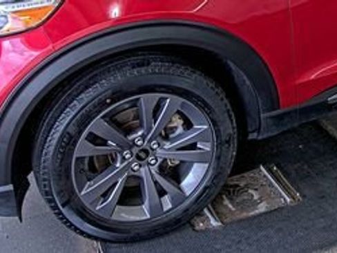 Used 2023 Ford Explorer XLT w/ Equipment Group 202A AWD/4WD image 7