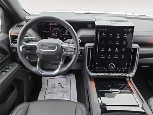 Used 2025 GMC Yukon XL Denali image 10