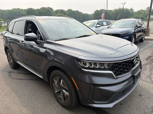 Used 2021 Kia Sorento S FWD image 3