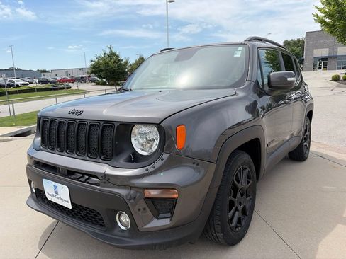 Used 2020 Jeep Renegade Altitude FWD image 4