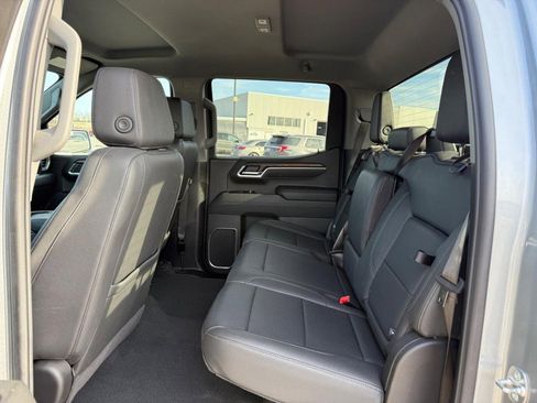 Used 2025 GMC Sierra 1500 SLT image 10