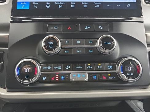 Used 2024 Ford Expedition XLT image 33